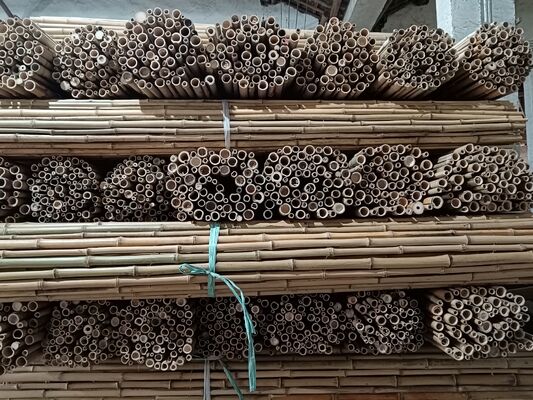 أعمدة من الخيزران الخام المزخرفة صديقة للبيئة بقطر 0.8 سم × 100 سم